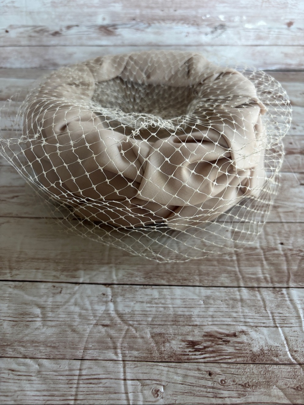 Vintage Beige Veiled Pillbox Hat - Picture 5 of 8
